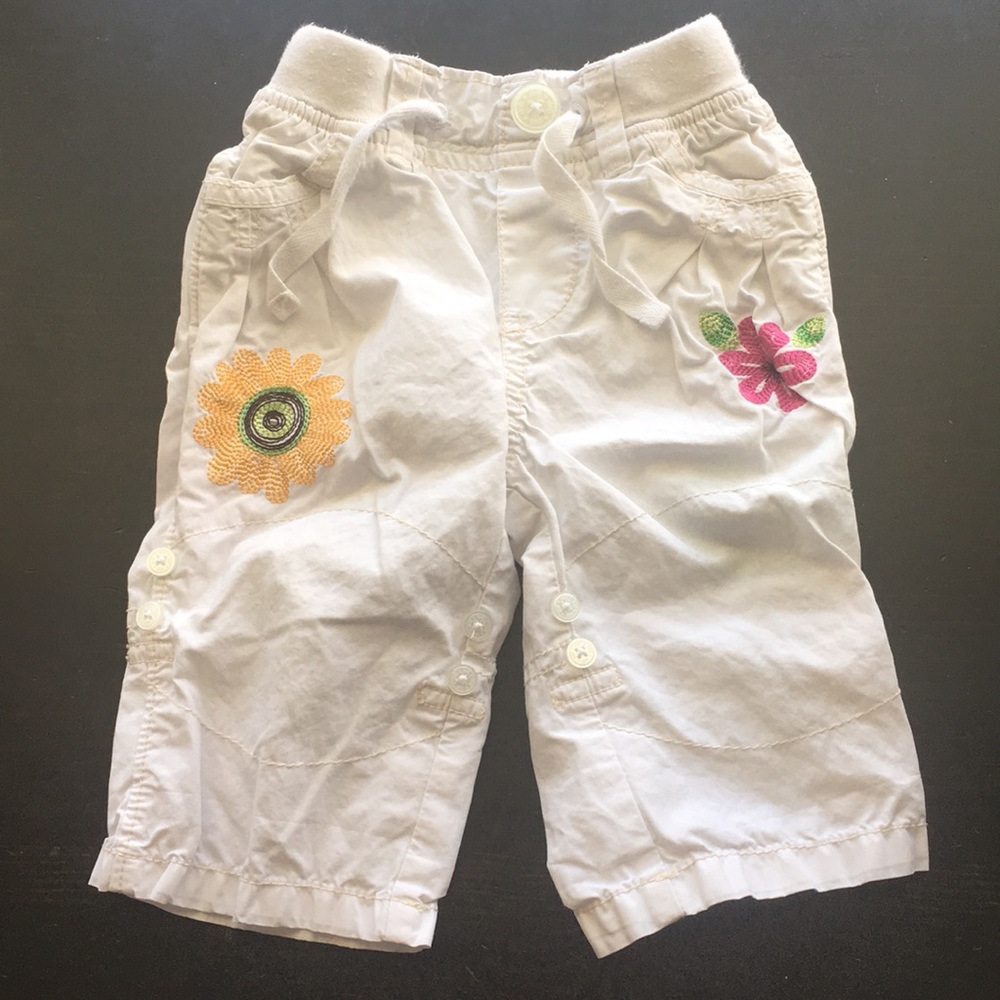 3/$20 Gap White Flowered Pants
